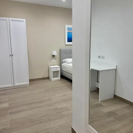 Semesterbostad Coral White